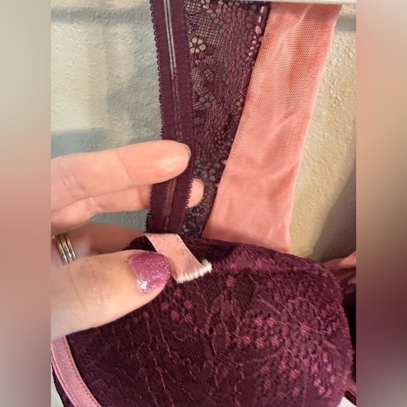 Date Push Up Lace Front-Closure Bra in Burgundy 34DD - Picture 4 of 9